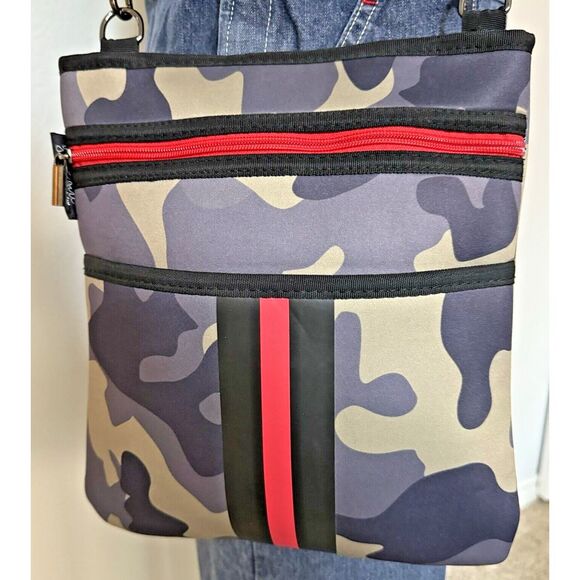 GIRLIE GIRL‎ ORIGINALS Tote Crossbody Purse Women Camo Red Stripe Neoprene Bag - Picture 2 of 14